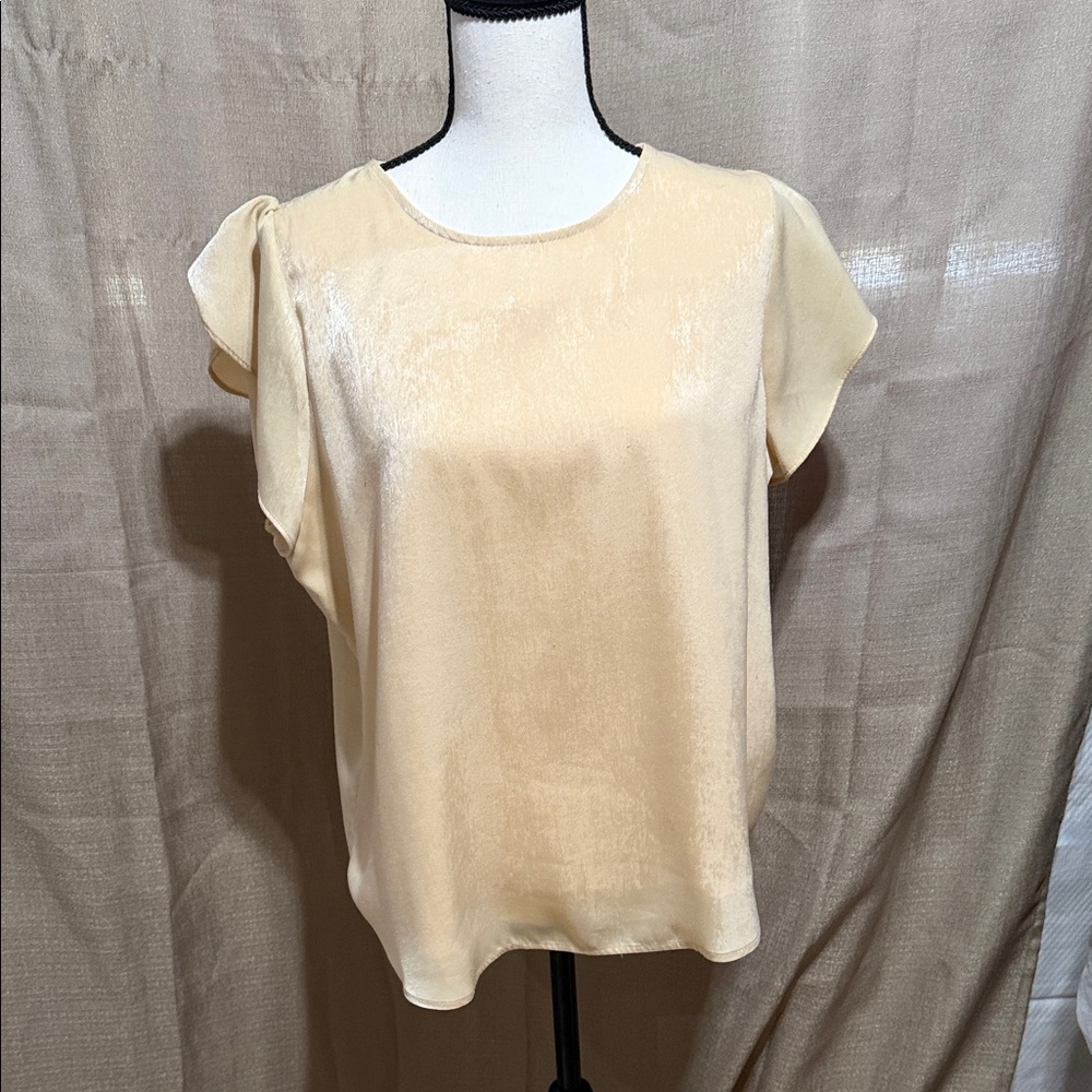 DKNY Velvety Satin Short Sleeve Blouse in Pale Yellow Sz L